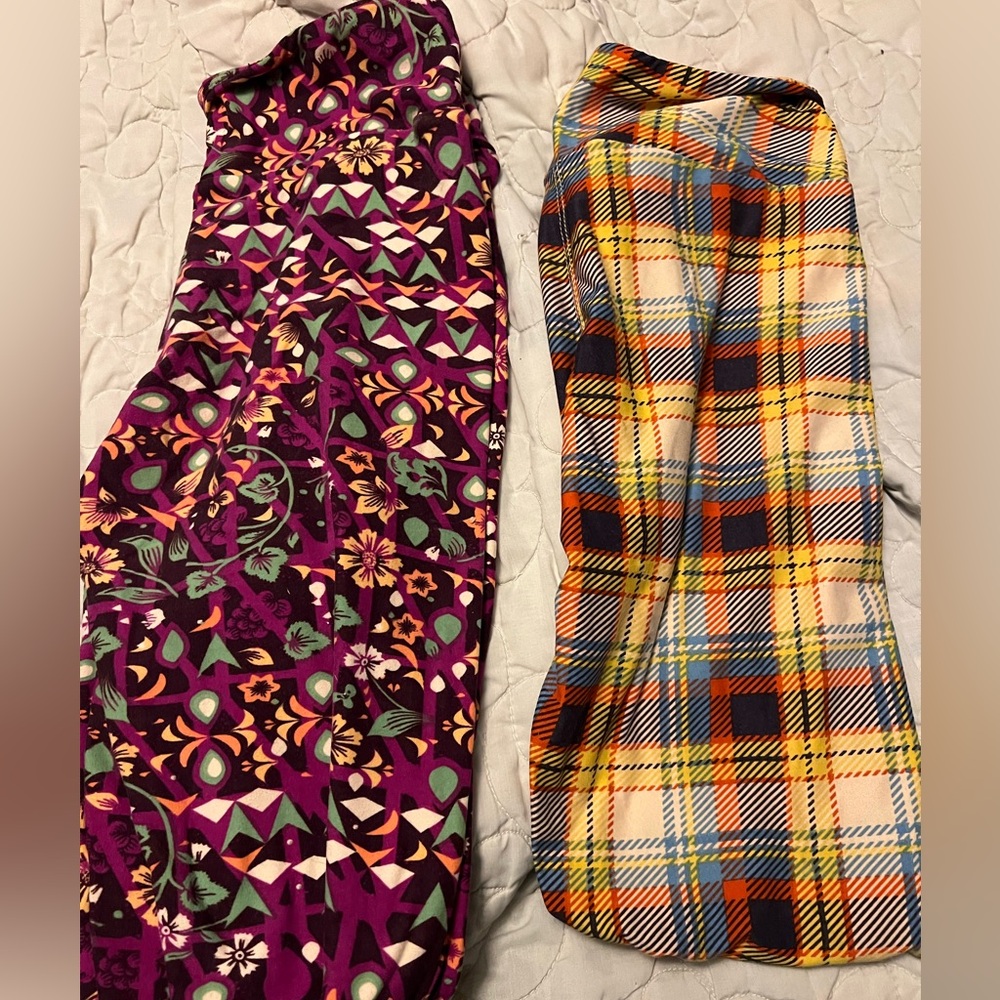 2 pairs of leggings